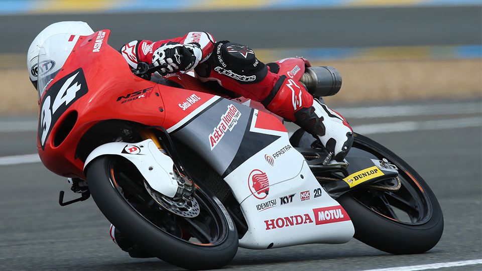 Aksi Andi Gilang di sirkuit Le Mans dalam ajang Moto3. Copyright: &copy; Astra Honda Racing Team